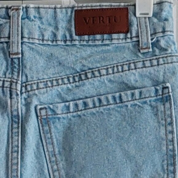 VERTU Light Denim Distressed Shorts Women's Size 26 - Picture 12 of 13